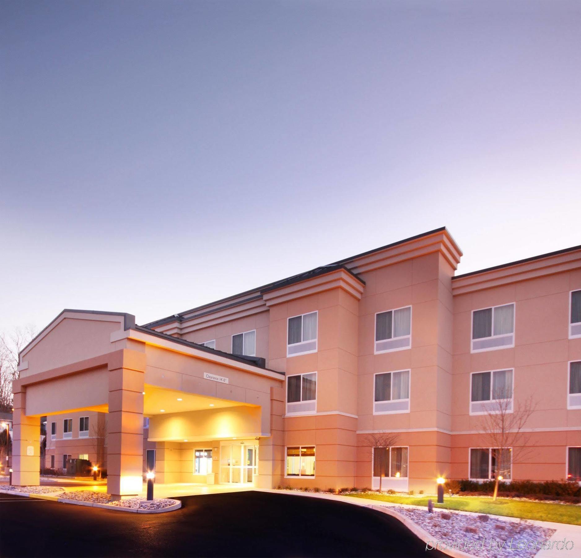 Fairfield Inn & Suites By Marriott Mahwah Exterior photo